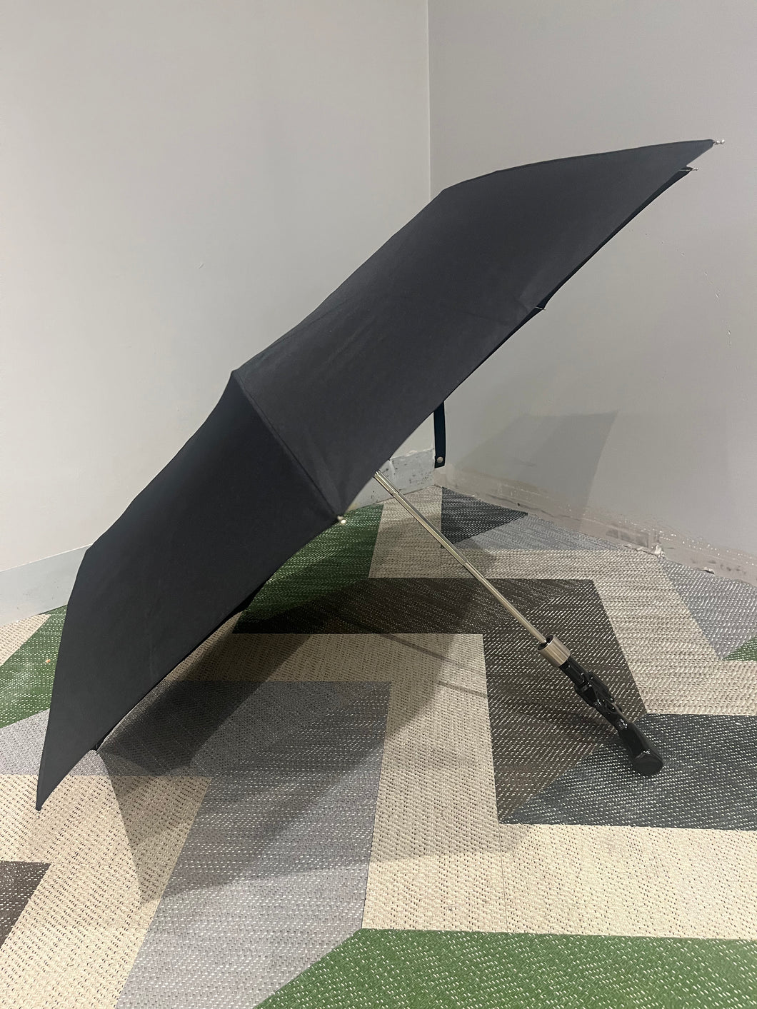 Guy de Jean ‘revolver’ black compact sun and rain umbrella